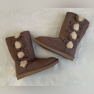 Koolaburra by UGG Women’s Purple Fur-Trimmed Bow Boots size 8 Great Condition!